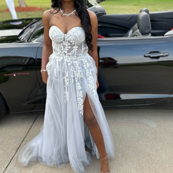 Elegant White Strapless Evening Gown